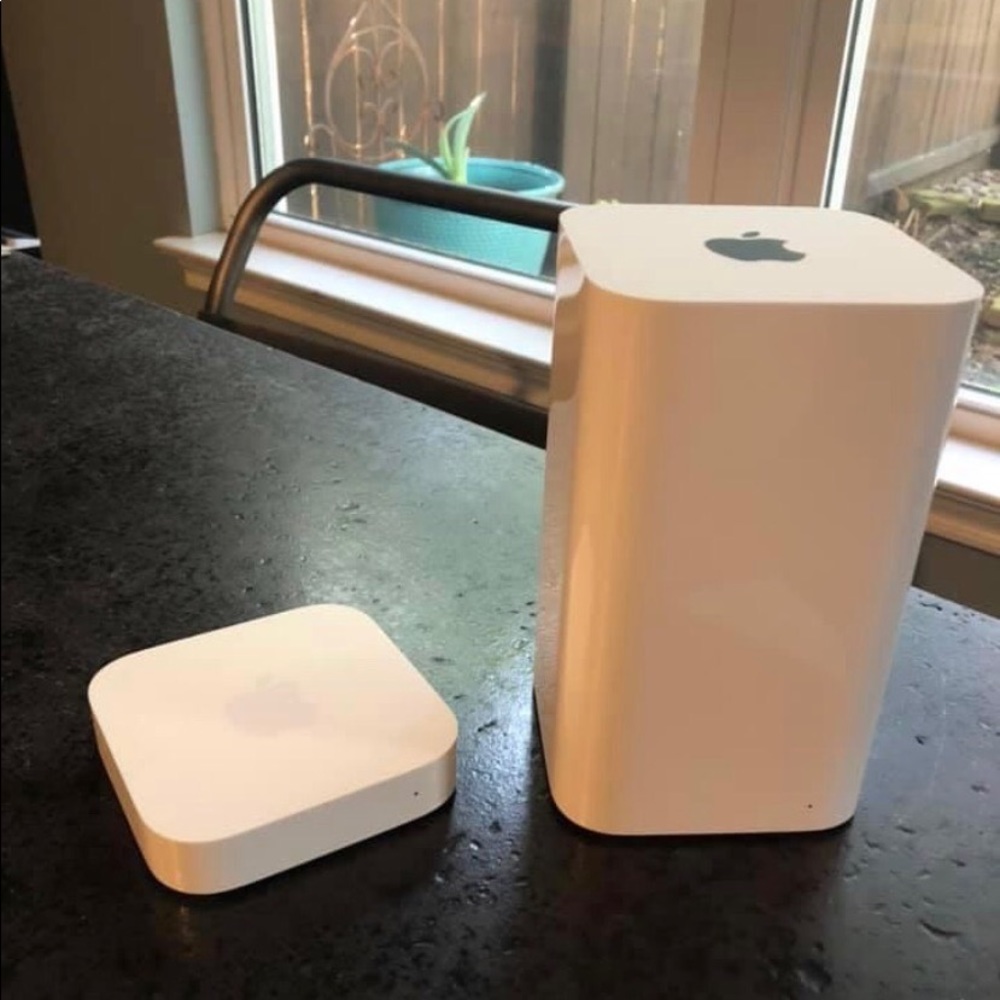 Apple AirPort Extreme and Express (with cords)